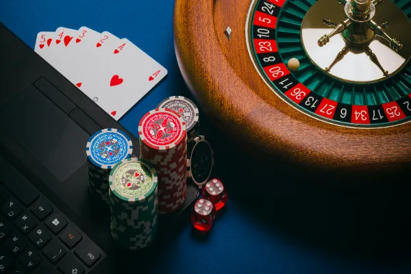 Online Casinos vs. Real Casinos: Which One Gives You Better Odds?